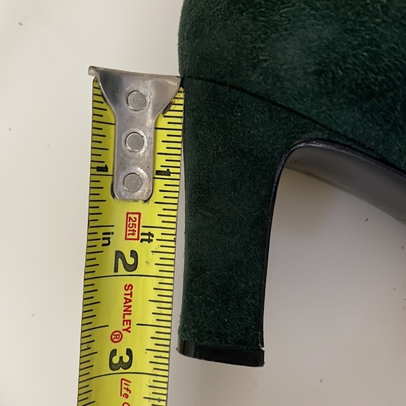 BALLY green suede heels with logo on front bow. - Picture 12 of 14
